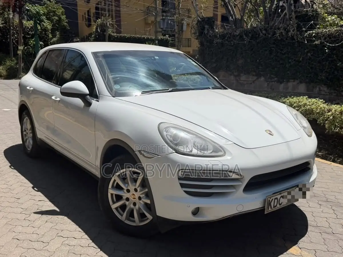 Porsche Cayenne 2013 White