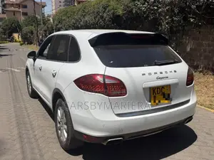 Porsche Cayenne 2013 White