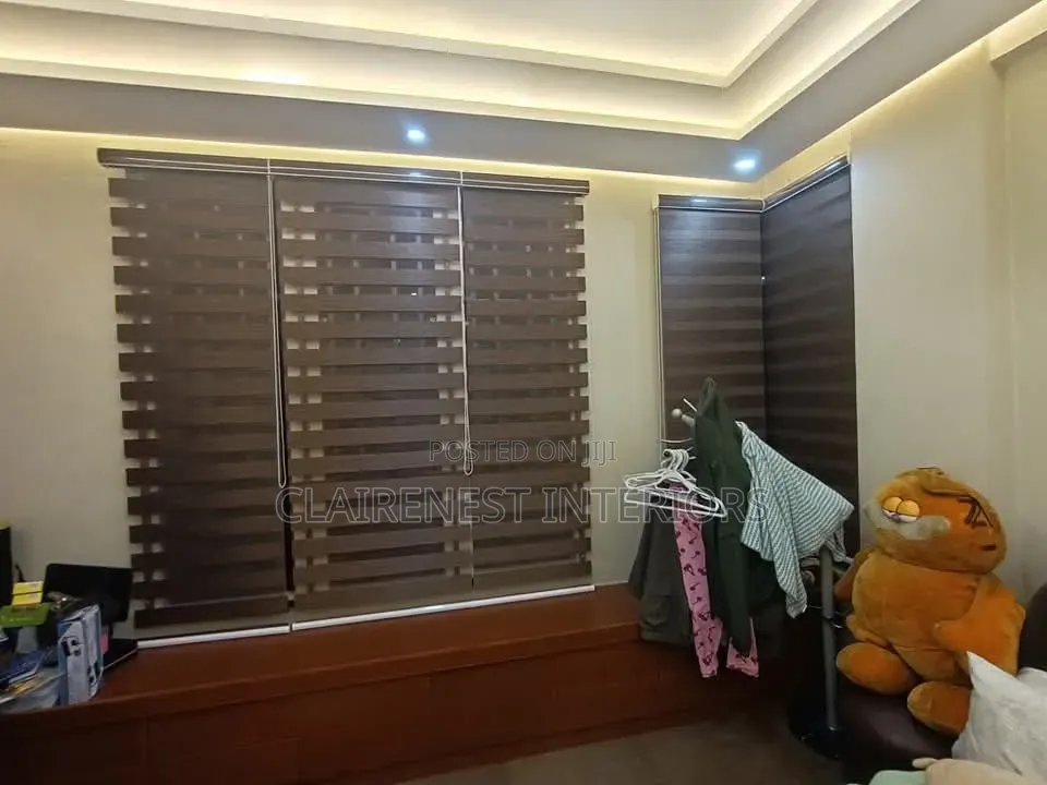 Create a Balanced Atmosphere With Horizontal Blinds.