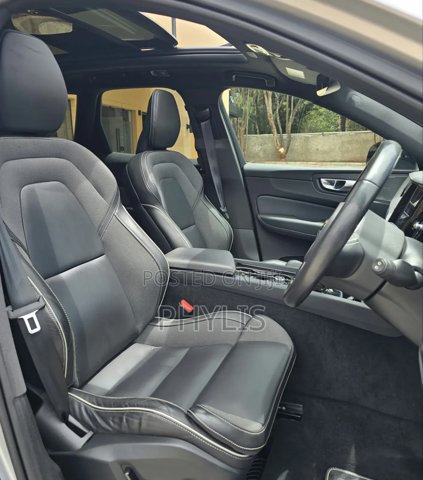 Volvo XC60 2021 Silver