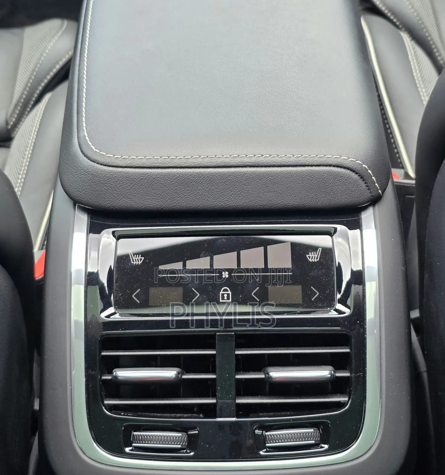 Volvo XC60 2021 Silver