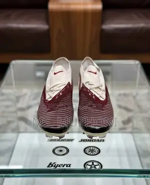 University Red Nike Gripknit Nike United Phantom 6 Low 40-45