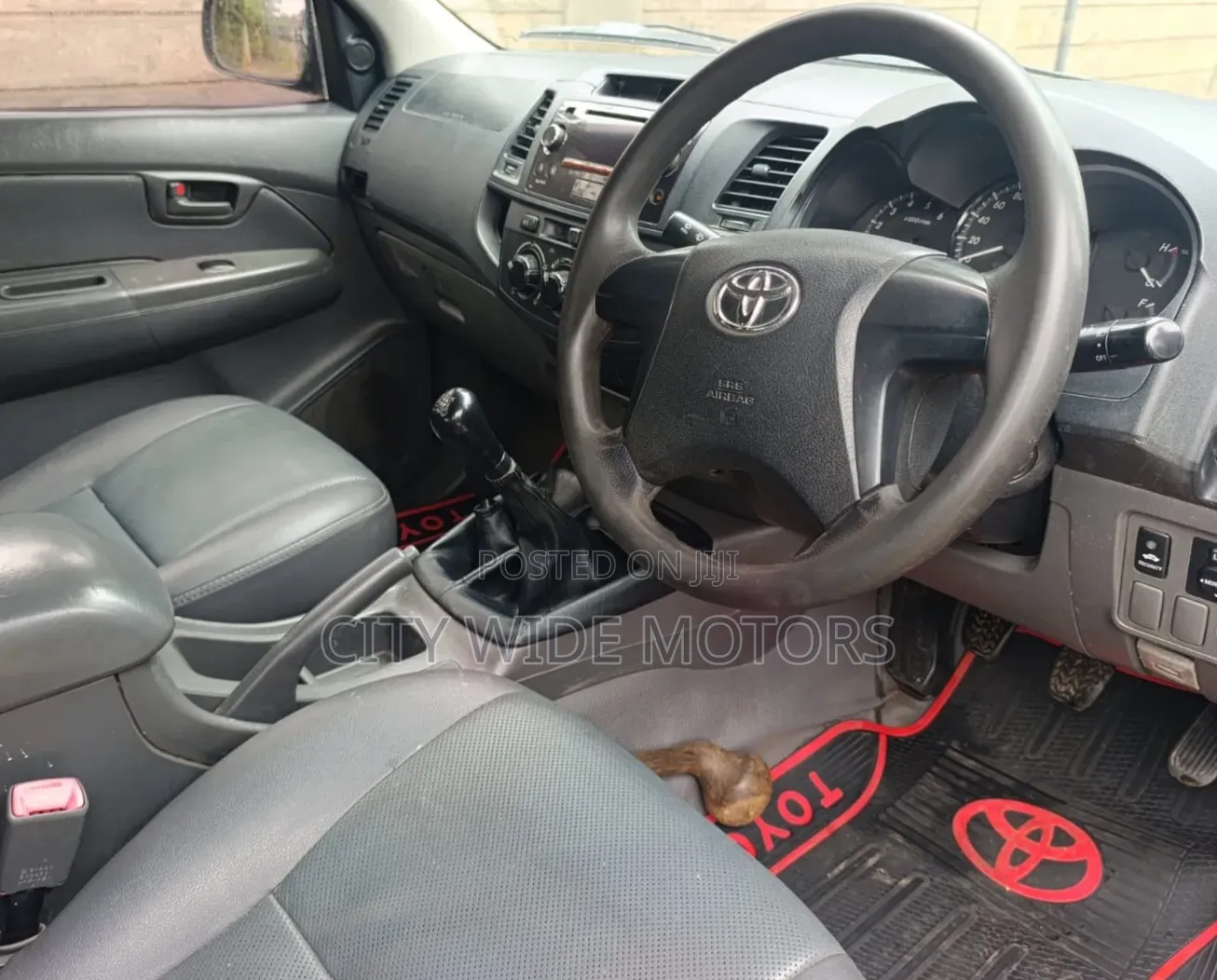 Toyota Hilux 2013 Black