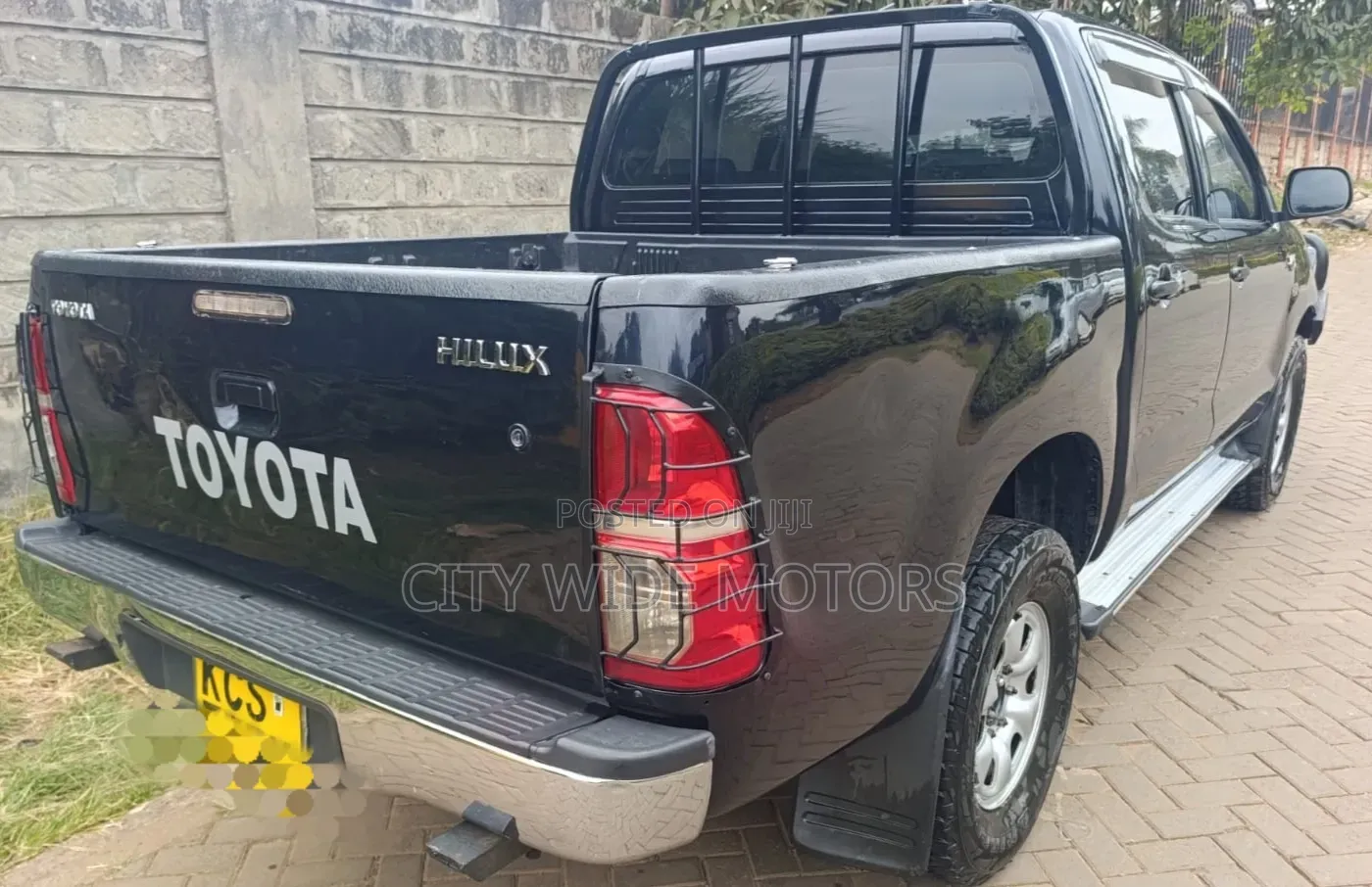 Toyota Hilux 2013 Black