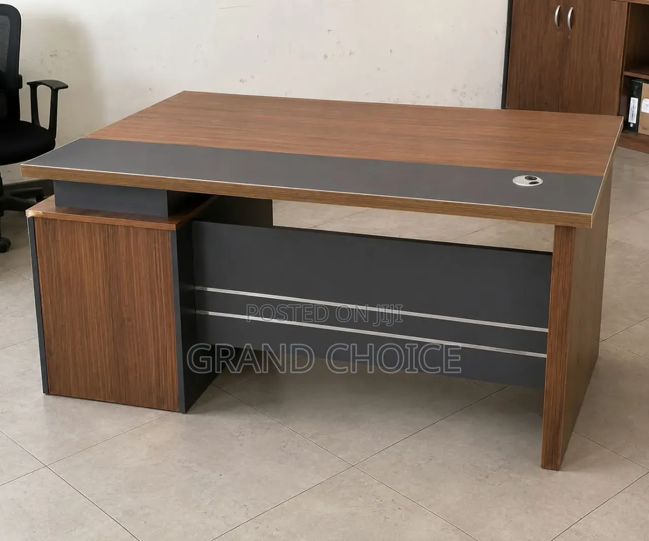 Stylish Executive Wooden Managerial Desk With Side Storage