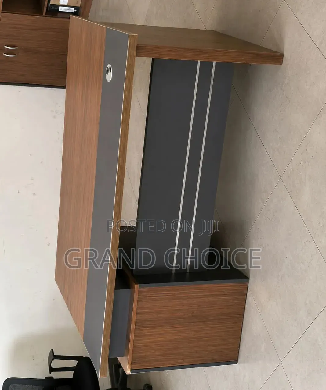 Stylish Executive Wooden Managerial Desk With Side Storage