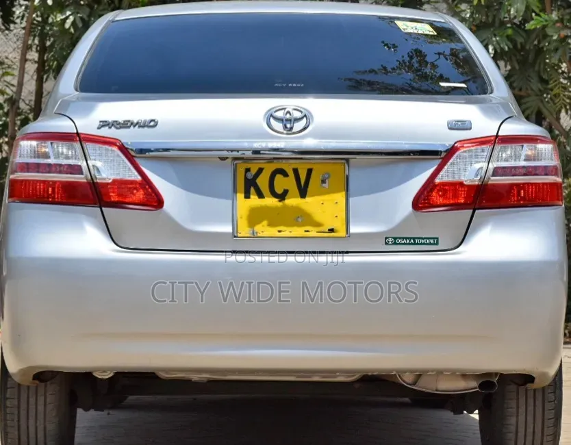 Toyota Premio 2012 Silver