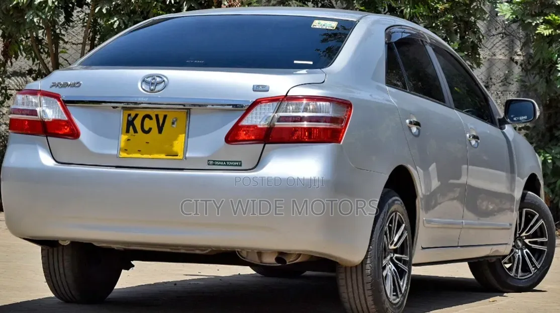Toyota Premio 2012 Silver