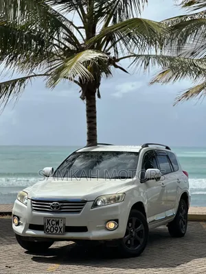 Toyota Vanguard 2013 White