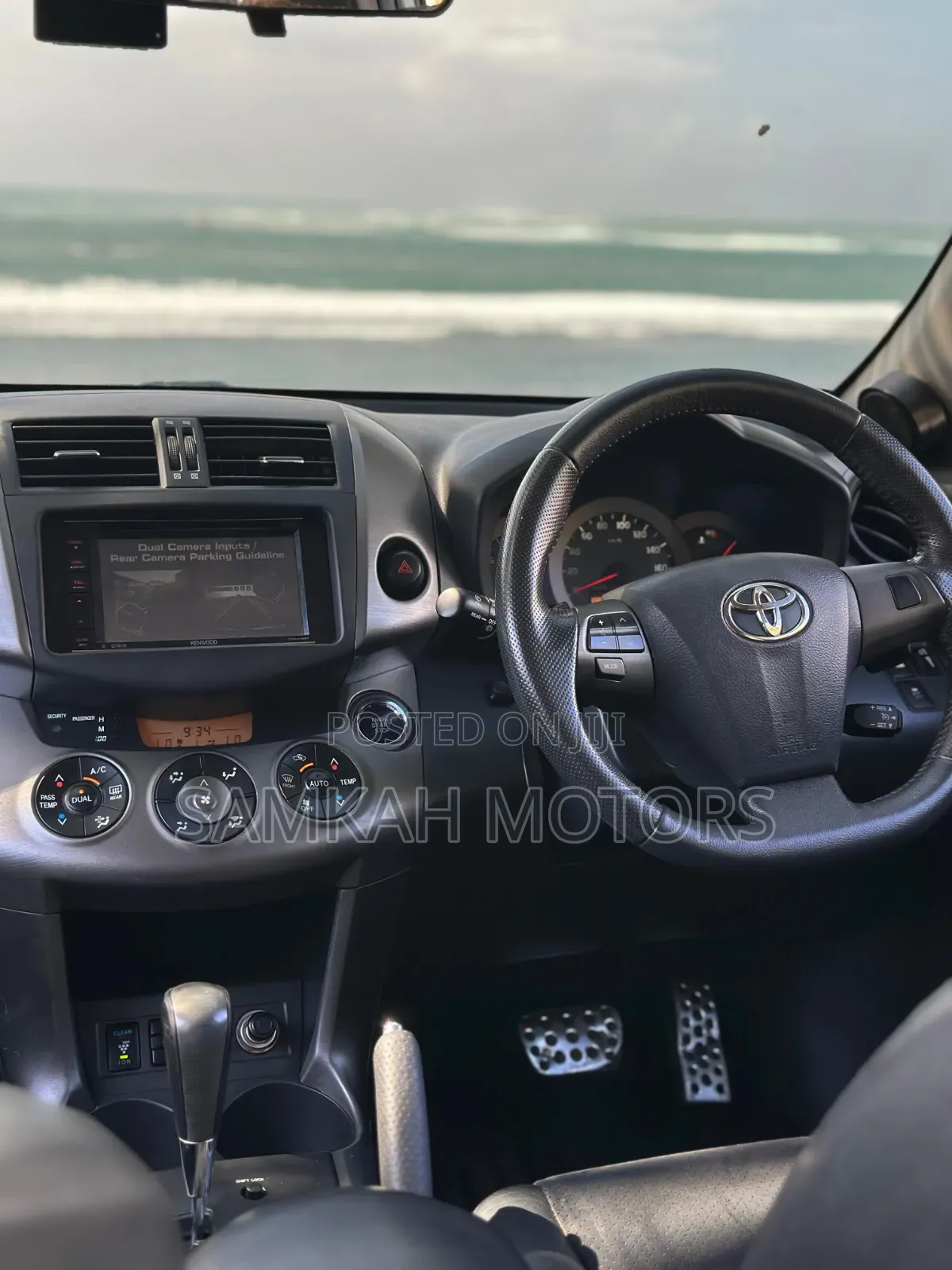 Toyota Vanguard 2013 White