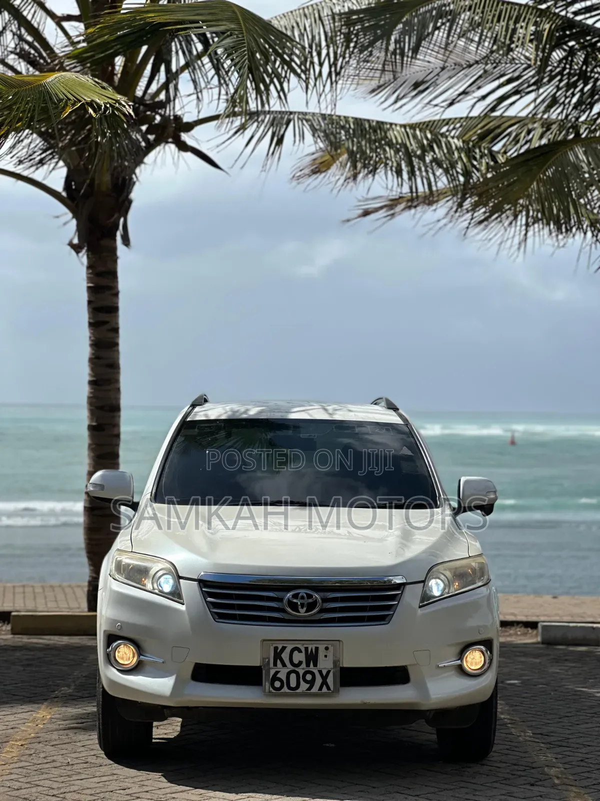 Toyota Vanguard 2013 White