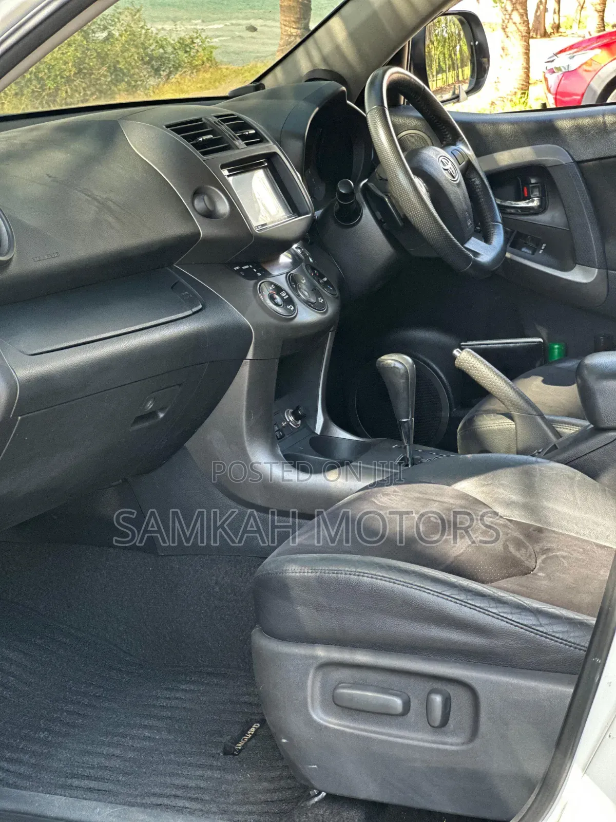 Toyota Vanguard 2013 White