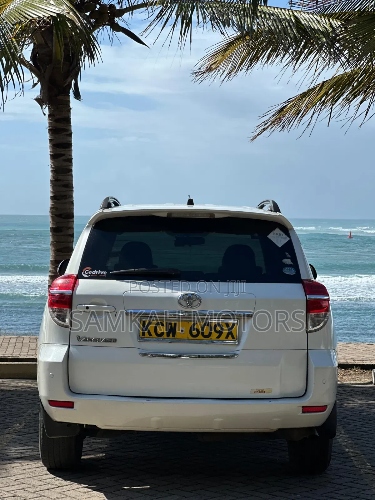 Toyota Vanguard 2013 White