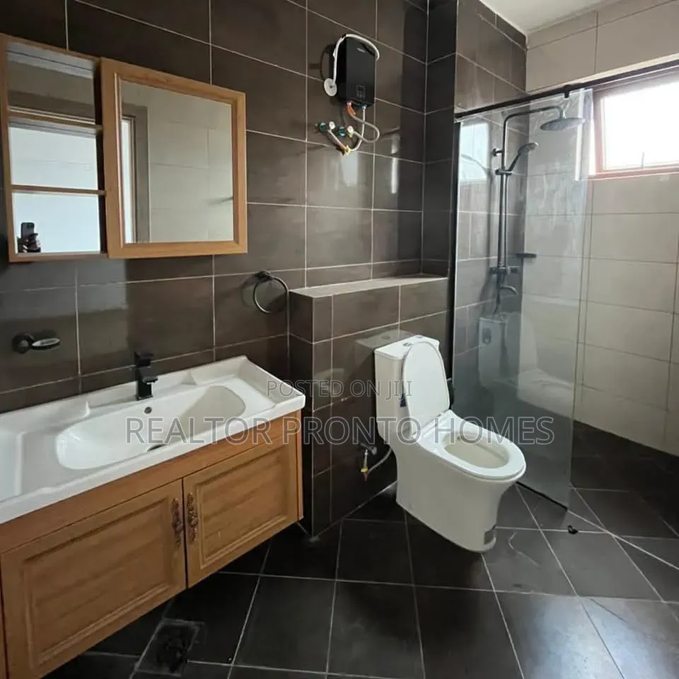 2bdrm Apartment in Westlands, Raphta Road Area for rent