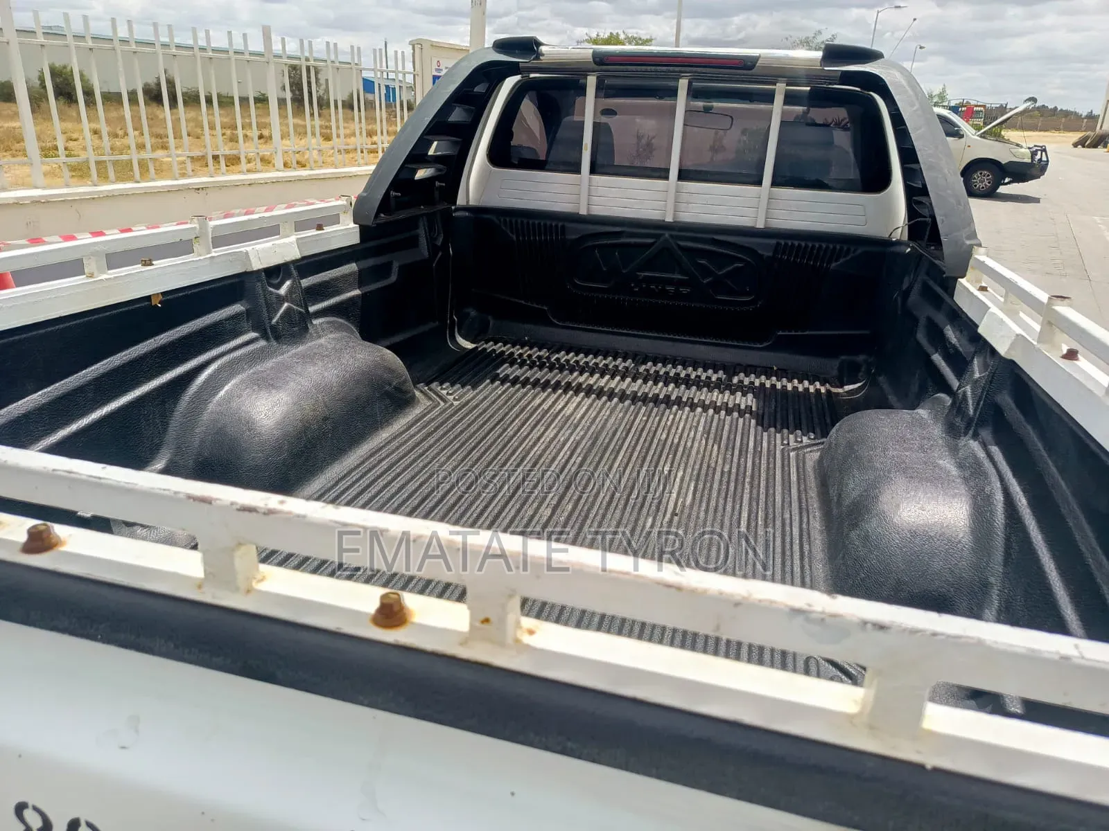 Toyota Hilux SR HI-RIDER 2015 White