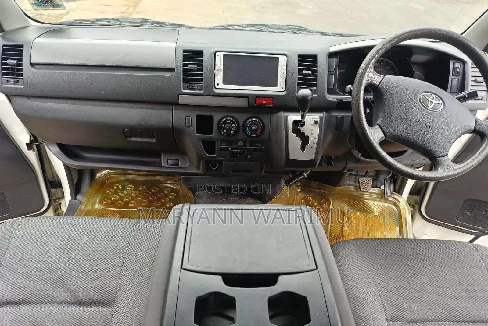 Toyota HiAce 2013 White