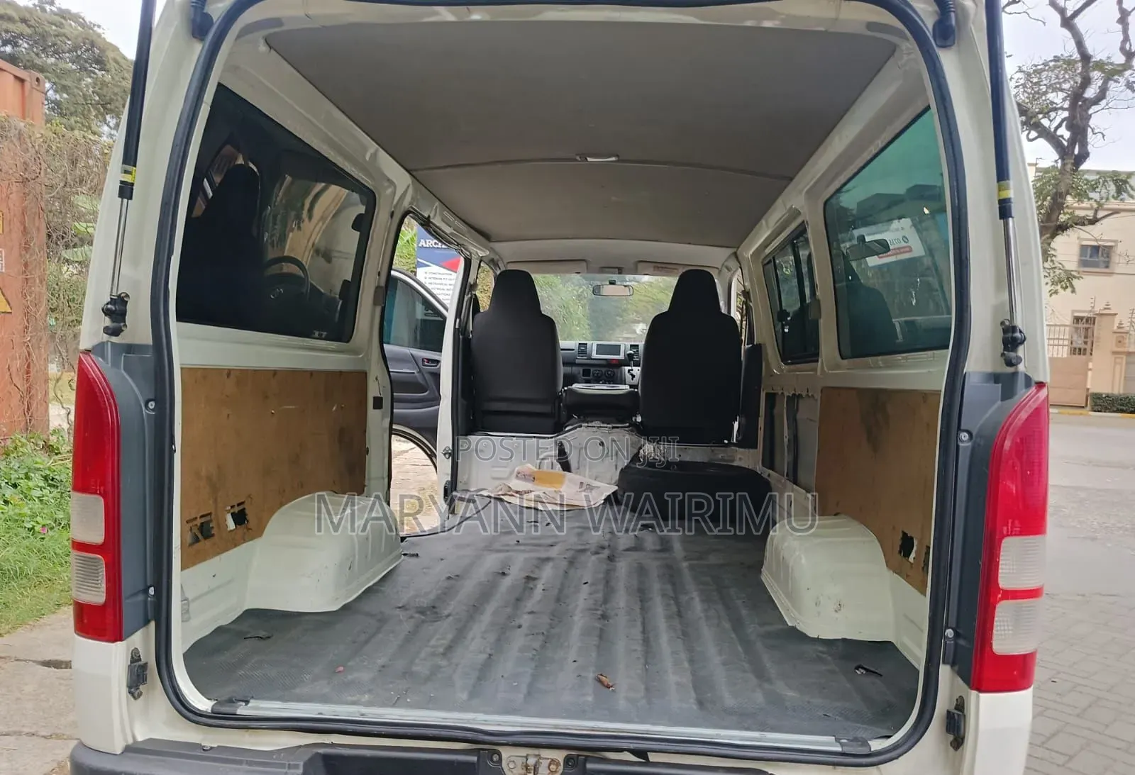 Toyota HiAce 2013 White