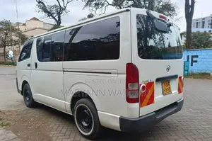 Toyota HiAce 2013 White