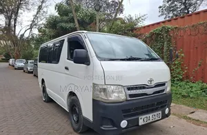Toyota HiAce 2013 White