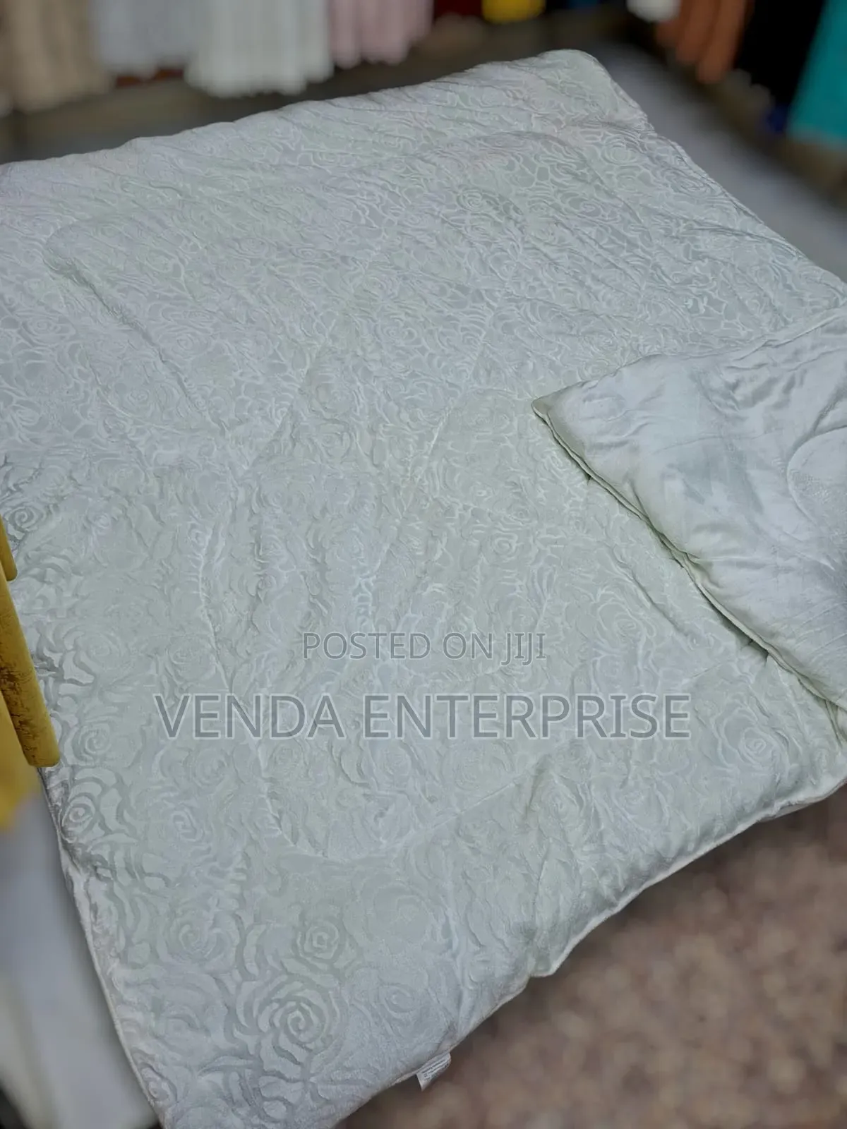 Plain Woolen 5*6 Duvet