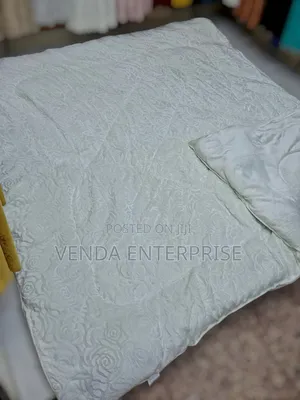 Plain Woolen 5*6 Duvet
