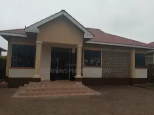 3bdrm Bungalow in Summer Green Estate, Kenyatta Road / Theta  for rent