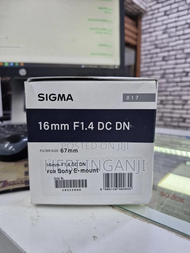 Sigma  for Sony 16mm F1..4mm Dc