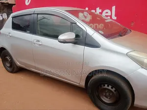 Toyota Vitz 1.3 FWD 5dr 2013 Silver