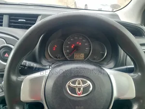 Toyota Vitz 1.3 FWD 5dr 2013 Silver