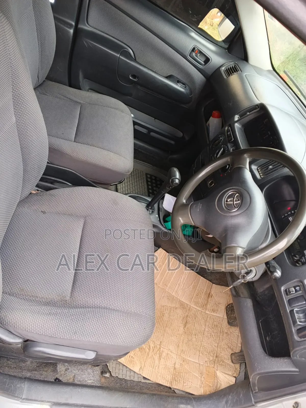 Toyota Succeed SV Premium 2014 Silver