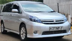 Toyota ISIS 1.8 L 2WD 2011 Silver