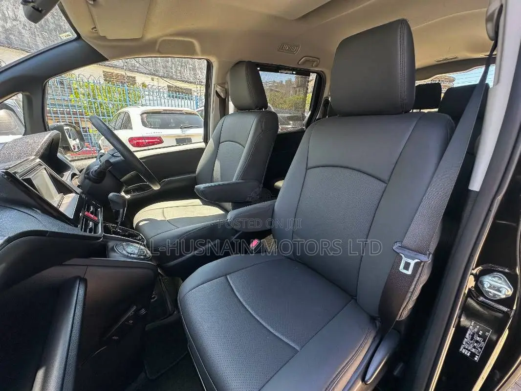 Toyota Noah 2.0 AWD (8 Seater) 2019 Black