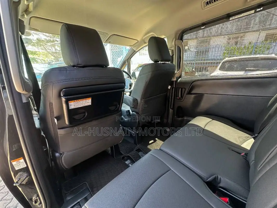 Toyota Noah 2.0 AWD (8 Seater) 2019 Black