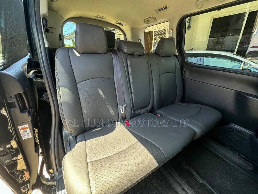 Toyota Noah 2.0 AWD (8 Seater) 2019 Black