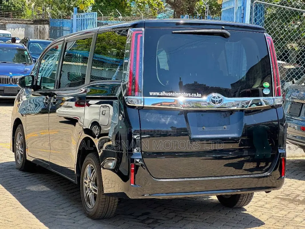 Toyota Noah 2.0 AWD (8 Seater) 2019 Black