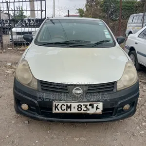 Nissan Advan 2011 Silver