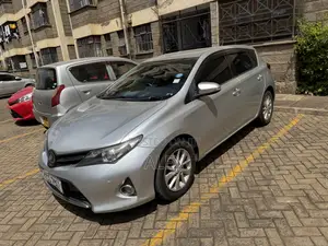 Toyota Auris 2012 Silver