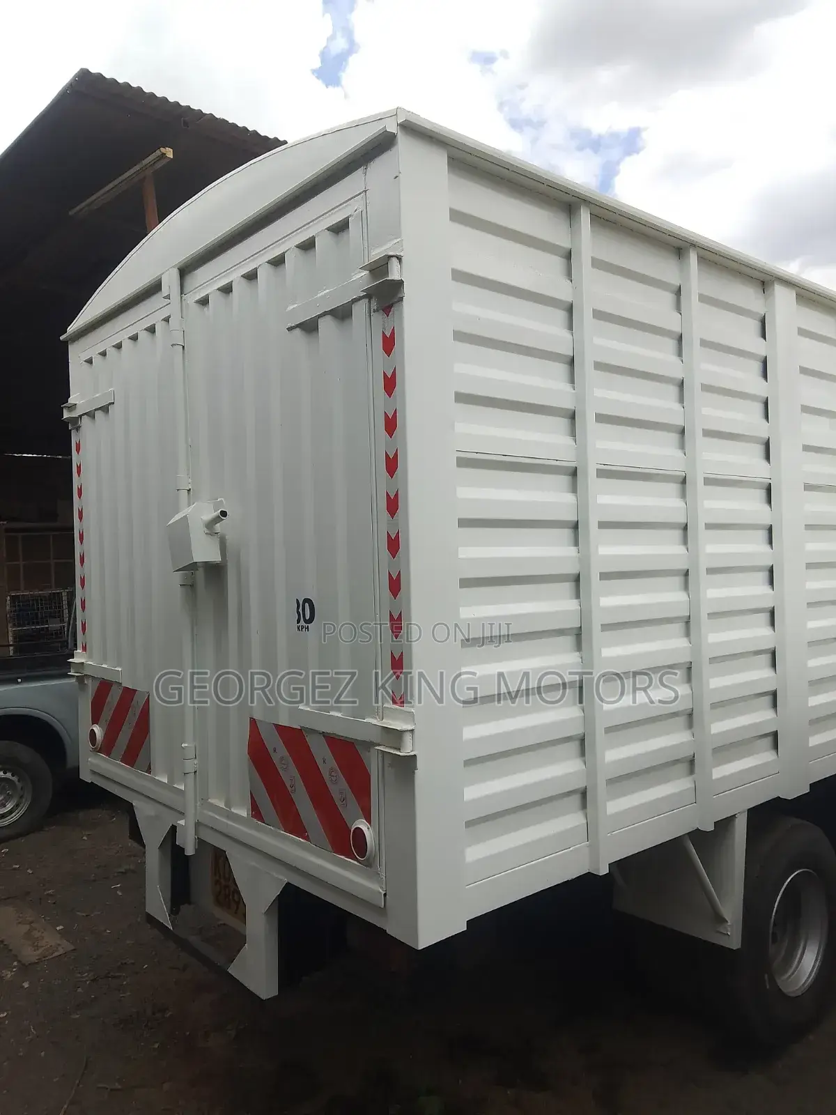 MITSUBISHI Fuso Canter 2021 White