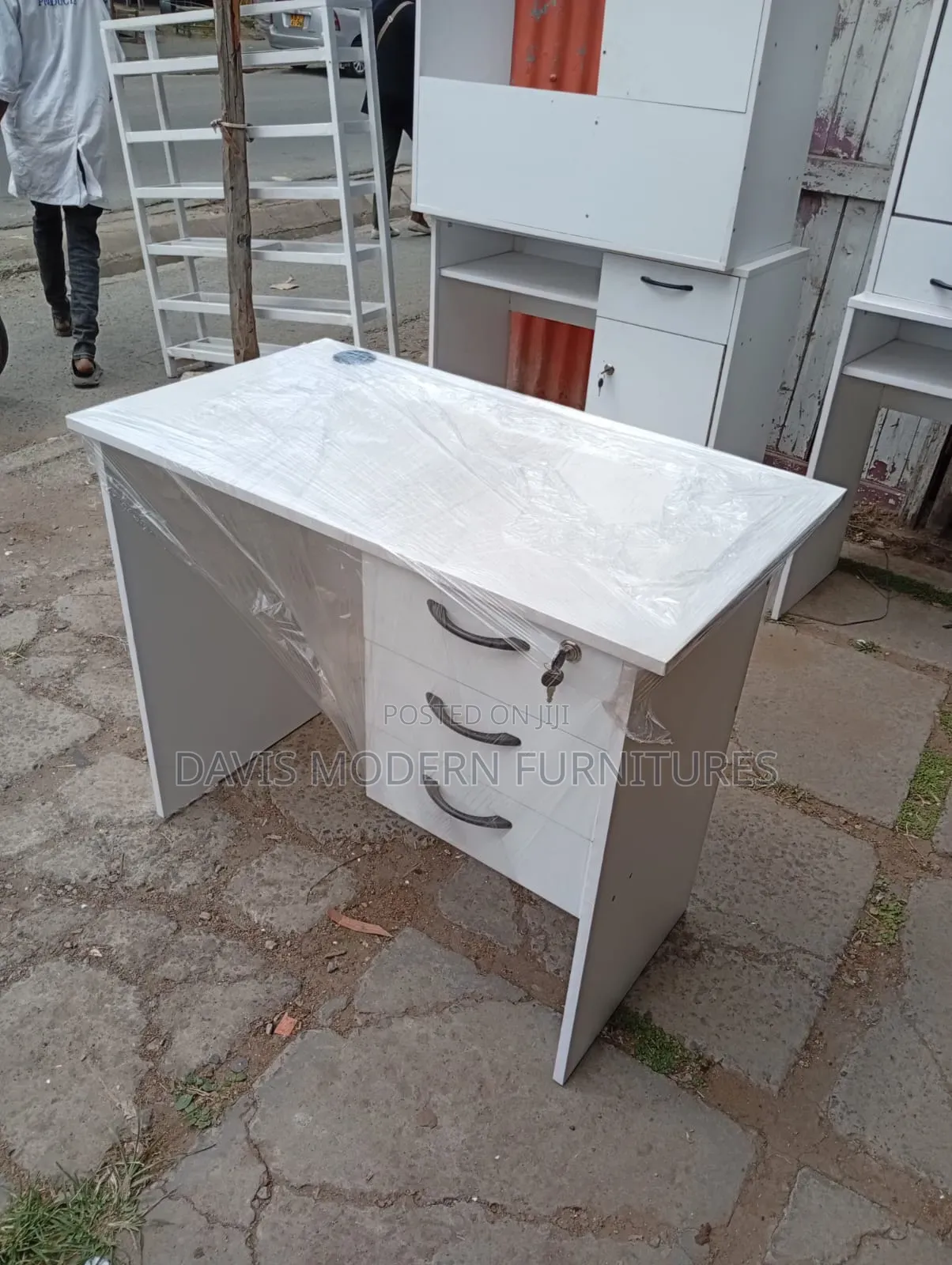 White Office Desk With Storage Drawers