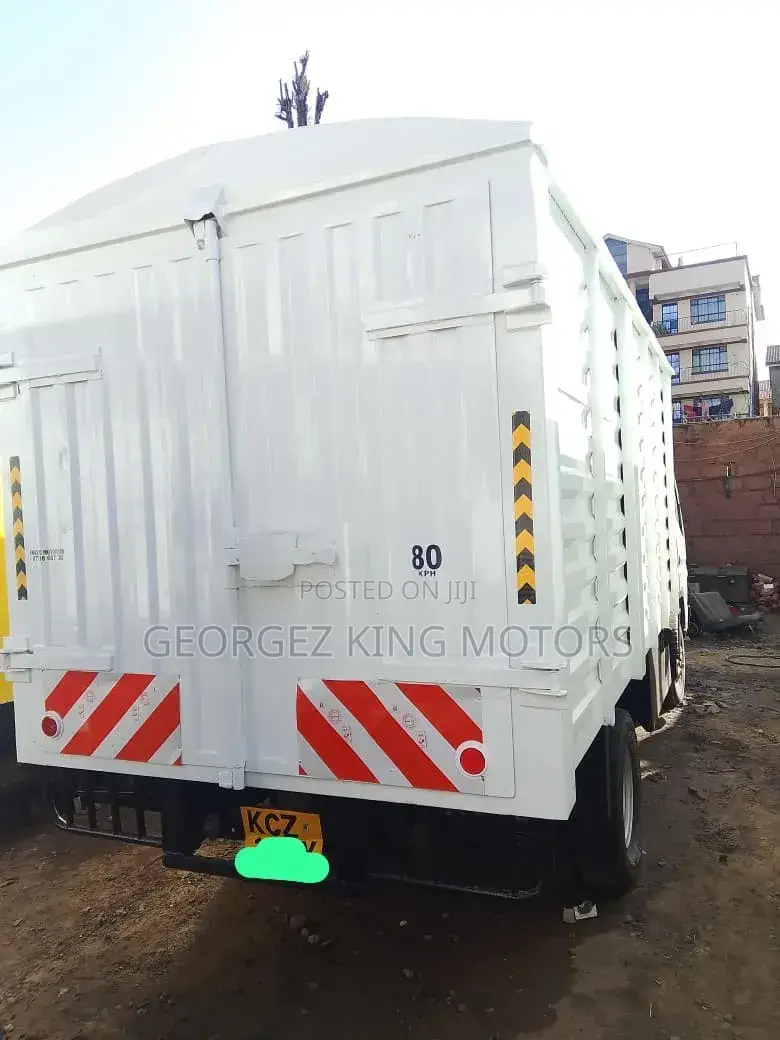 Mitsubishi Fuso Canter 2019 White