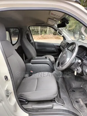 Toyota HiAce 2019 White