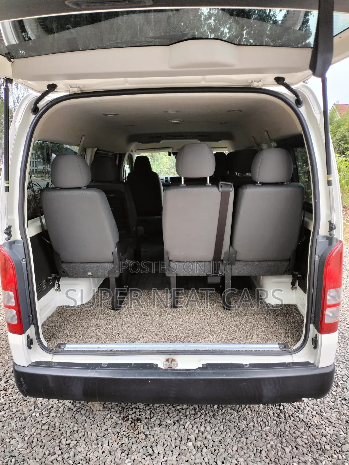 Toyota HiAce 2019 White