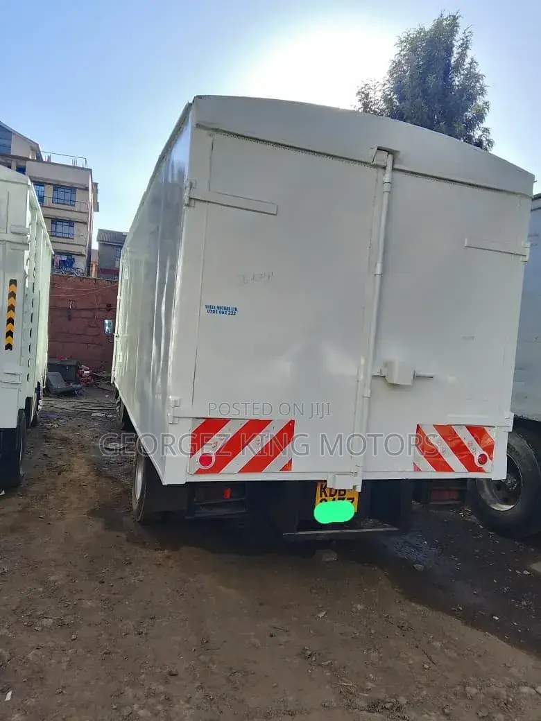 Isuzu NQR Truck