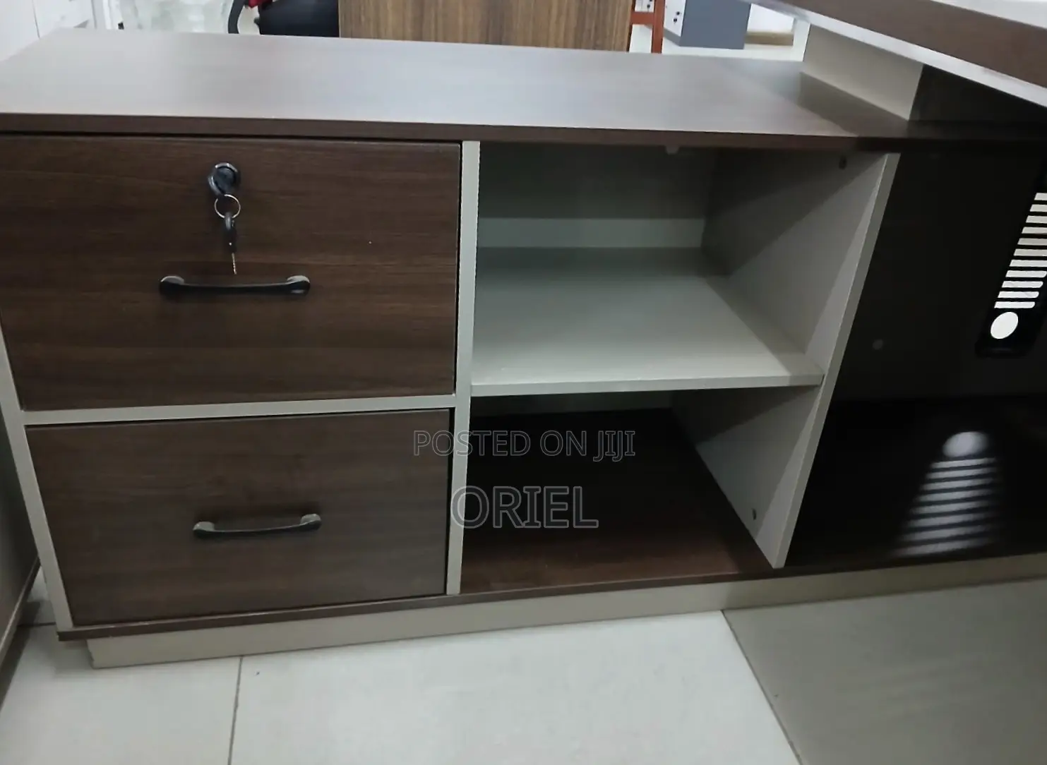 1.8M Executive Office Desk : Managers Office Table