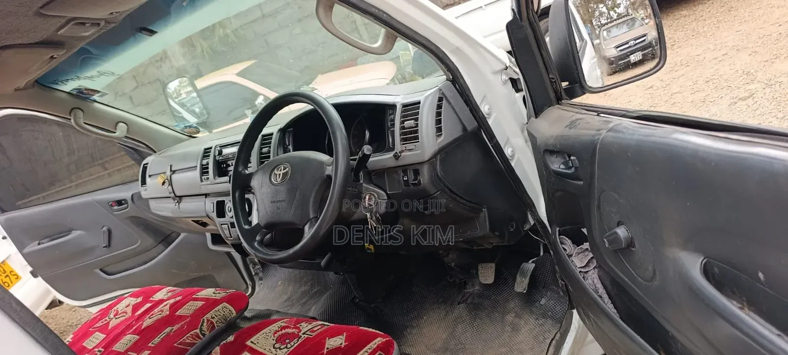 Toyota HiAce 2011 White
