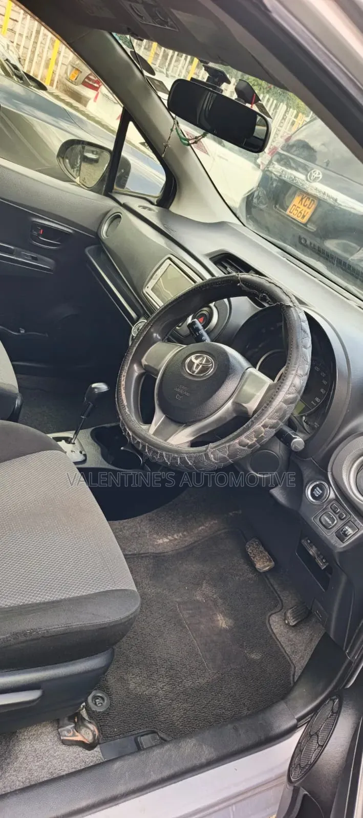 Toyota Vitz 2016 Silver