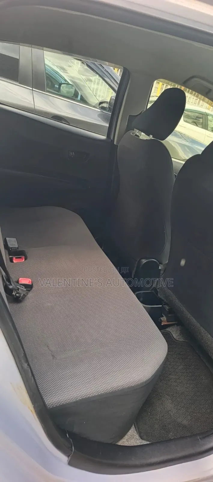Toyota Vitz 2016 Silver