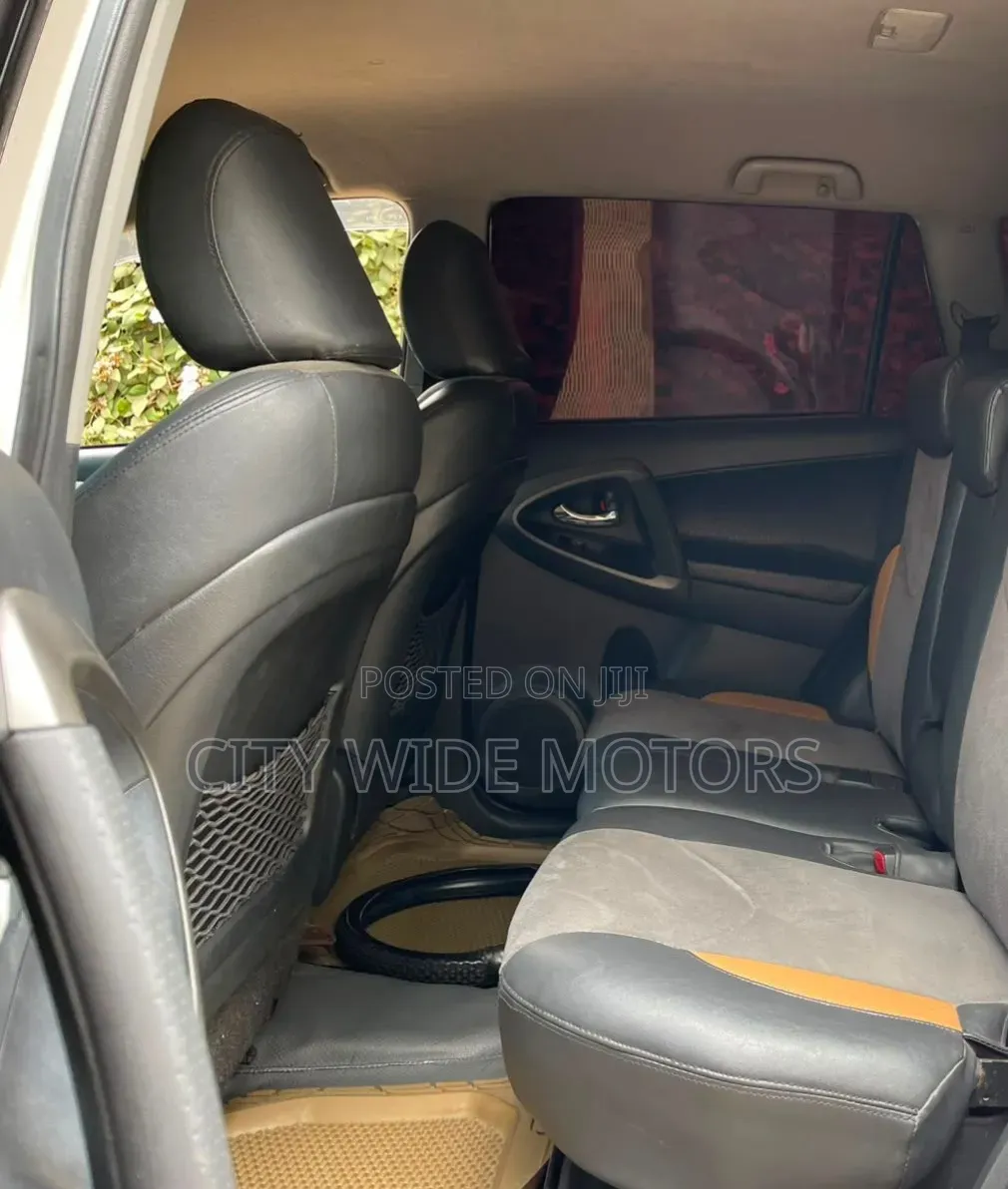 Toyota Vanguard 2012 White
