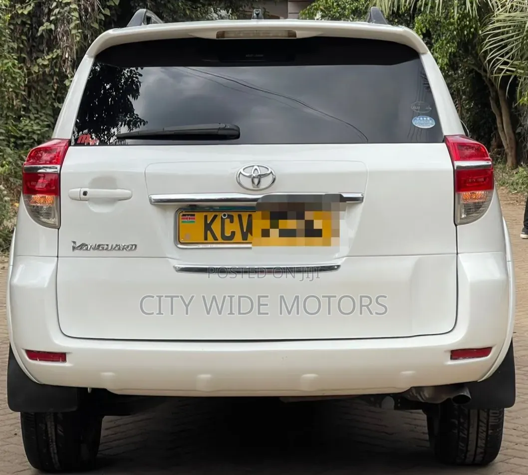 Toyota Vanguard 2012 White
