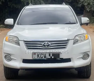 Toyota Vanguard 2012 White